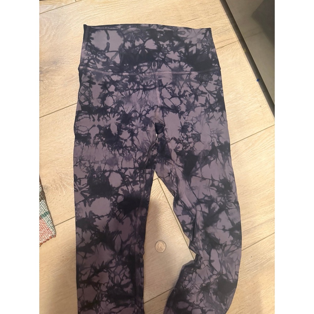 Lululemon leggings size 6